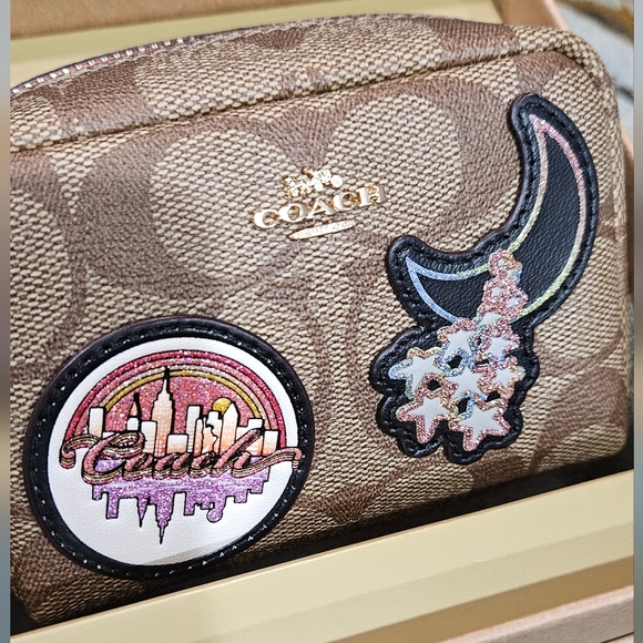 Coach Signature Zip Wallet Patch Detail + Hair Ties Gift Set - Picture 6 of 14